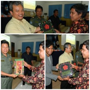 penyerahan kenang-kenangan